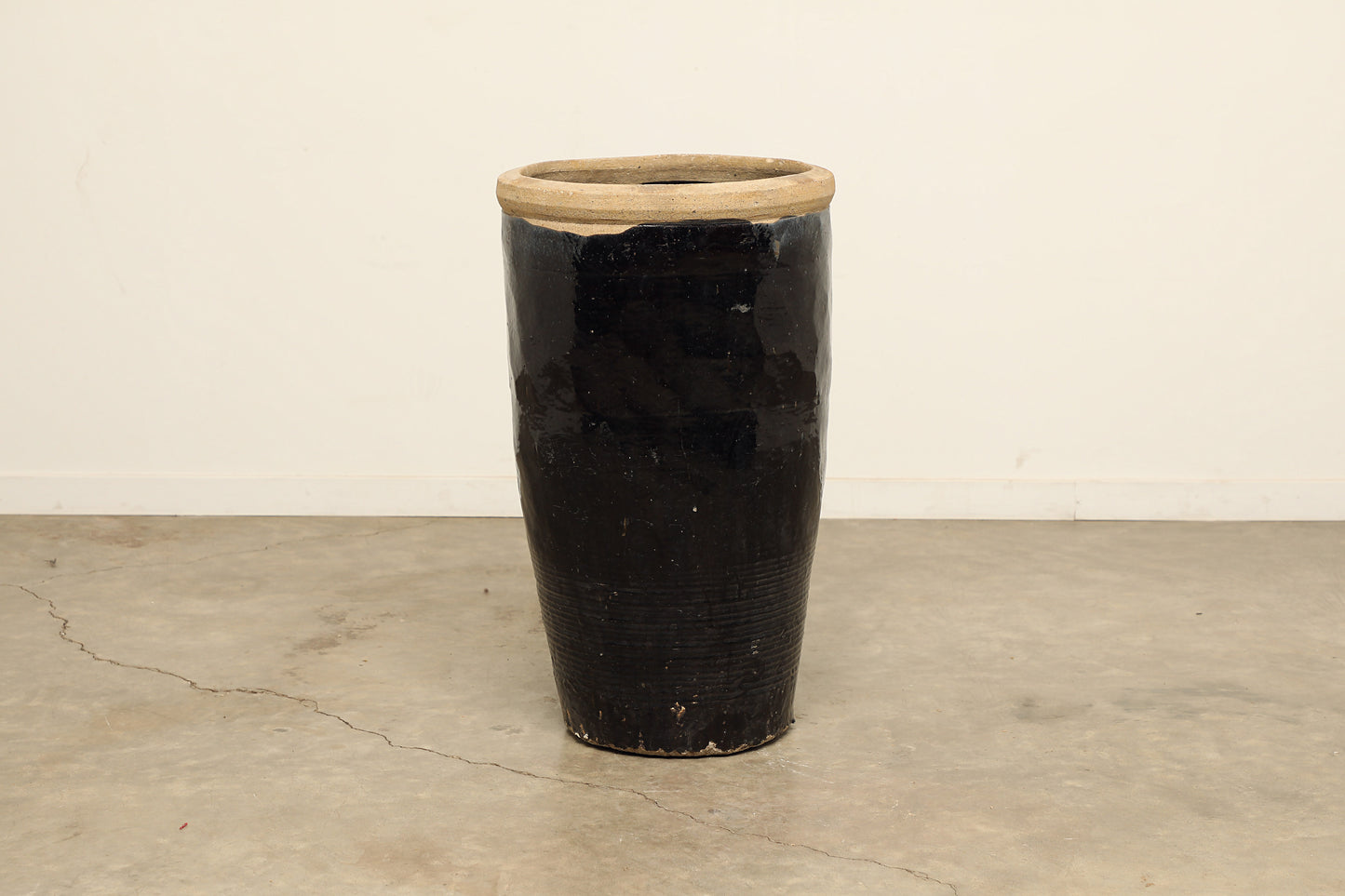 (GAV086) Vintage Black Porcelain Pot - Circa 1960 (22x22x38)