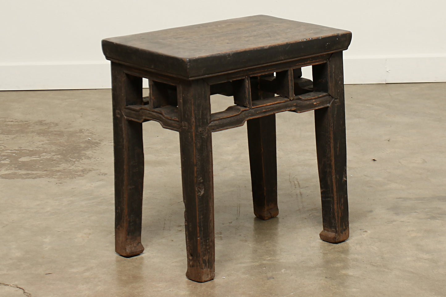(GAQ087) Vintage Pine Side Table - Circa 1940 (18x12x19)