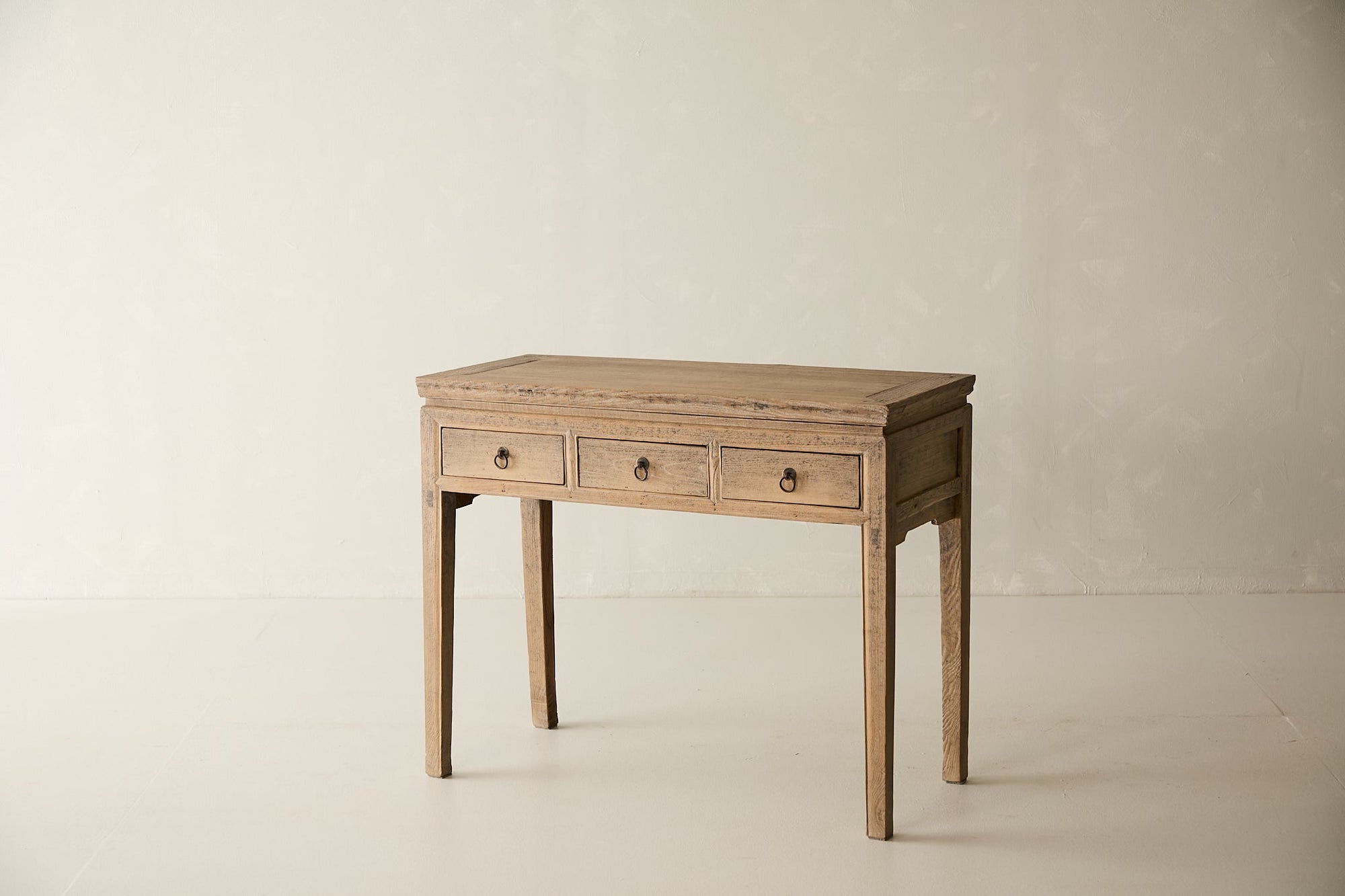 {{ image.alt }}