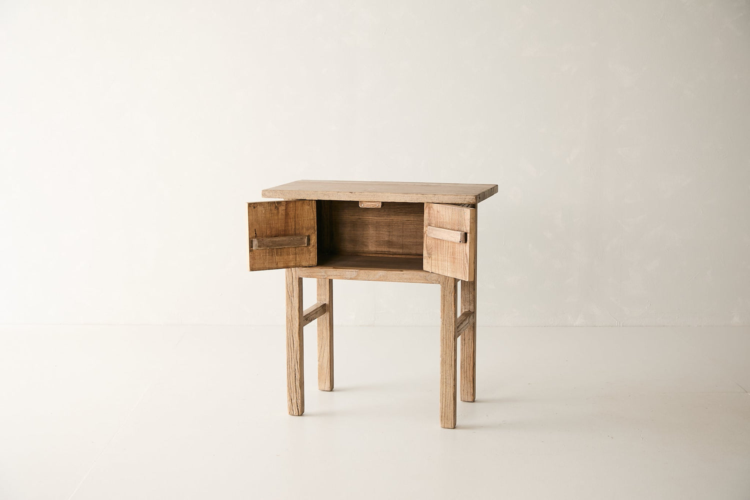 {{ image.alt }}