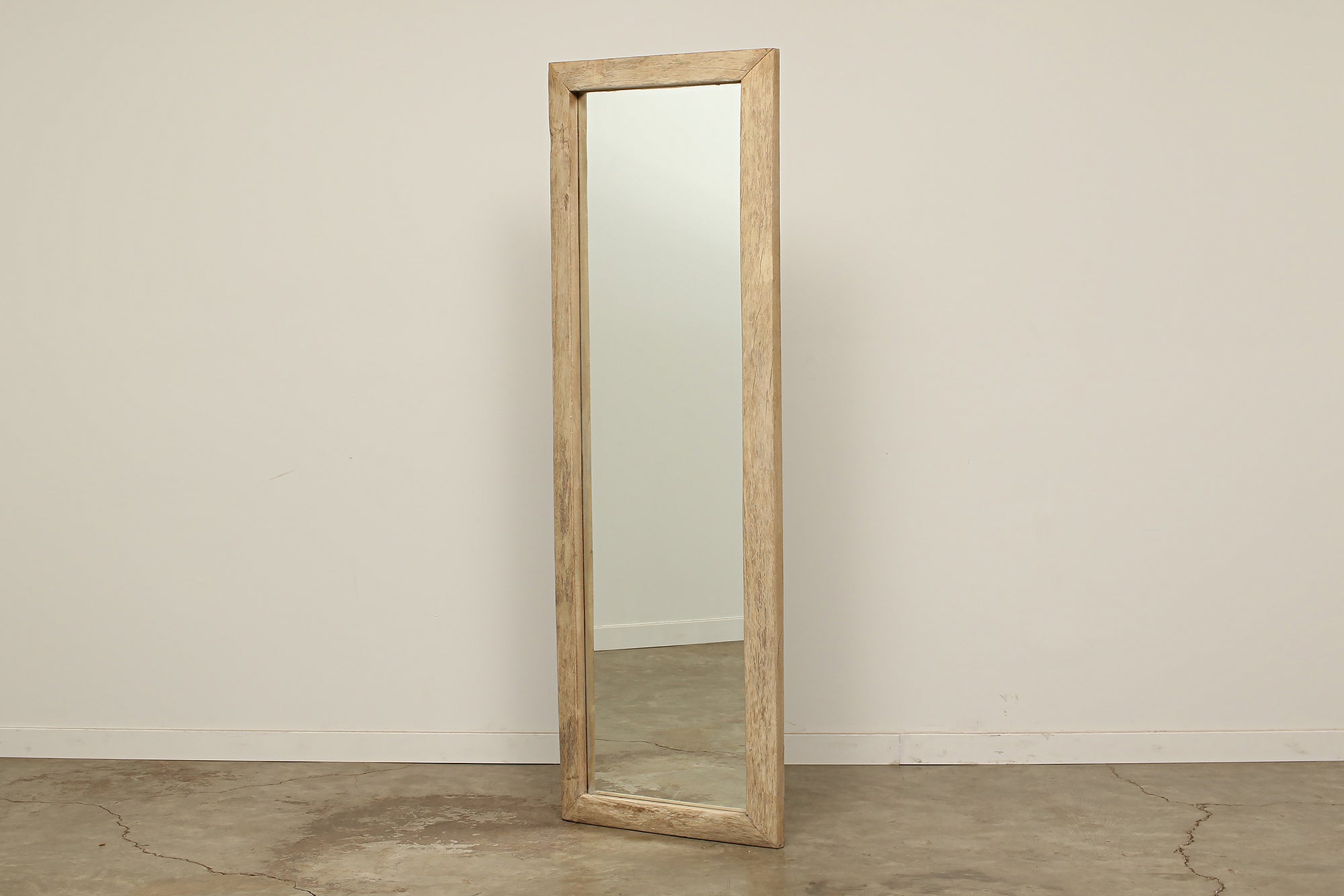{{ image.alt }}