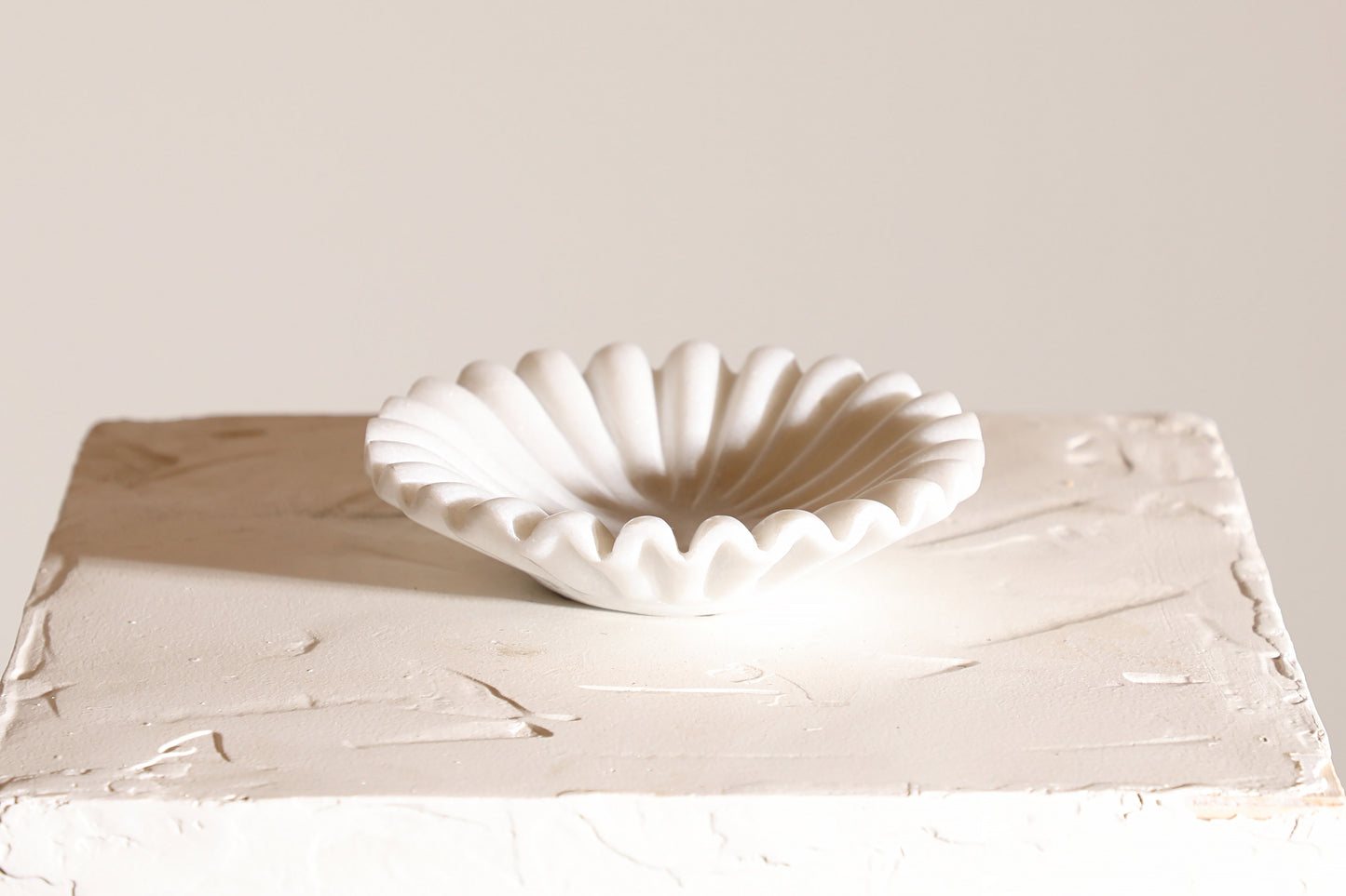 white marble scallop ruffle edge decorative bowl