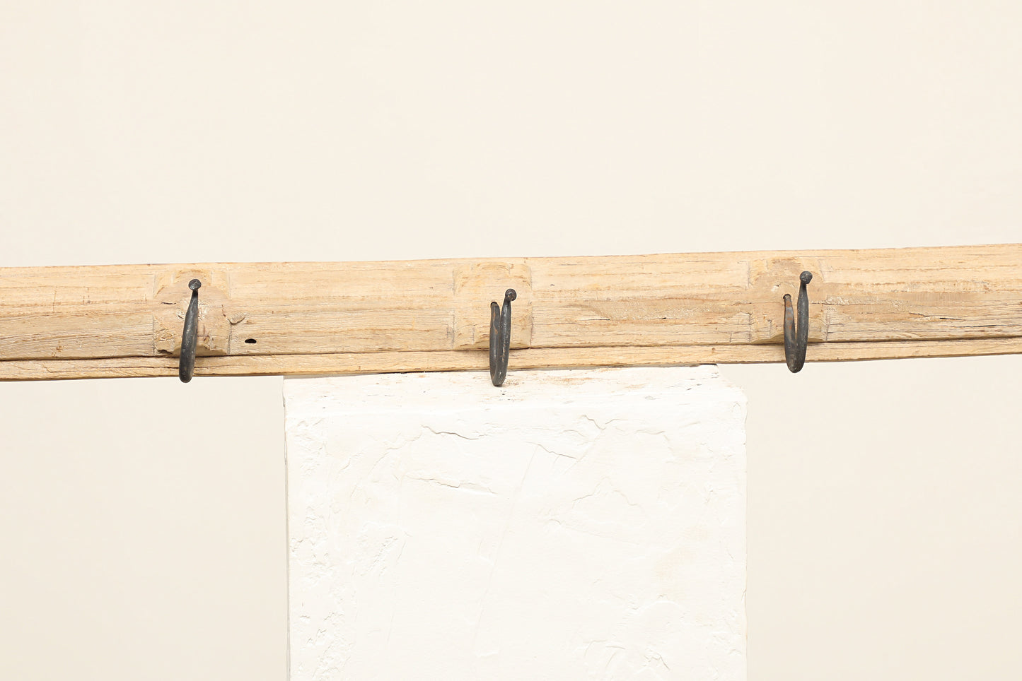 (SCP013) Carved Coat Rack (50x4x4)