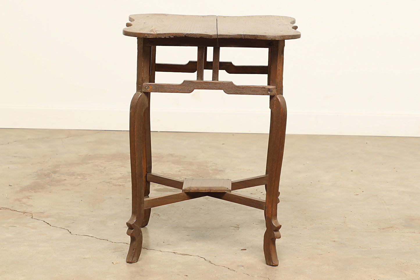 (SCG104) Vintage Side Table (21x21x28)