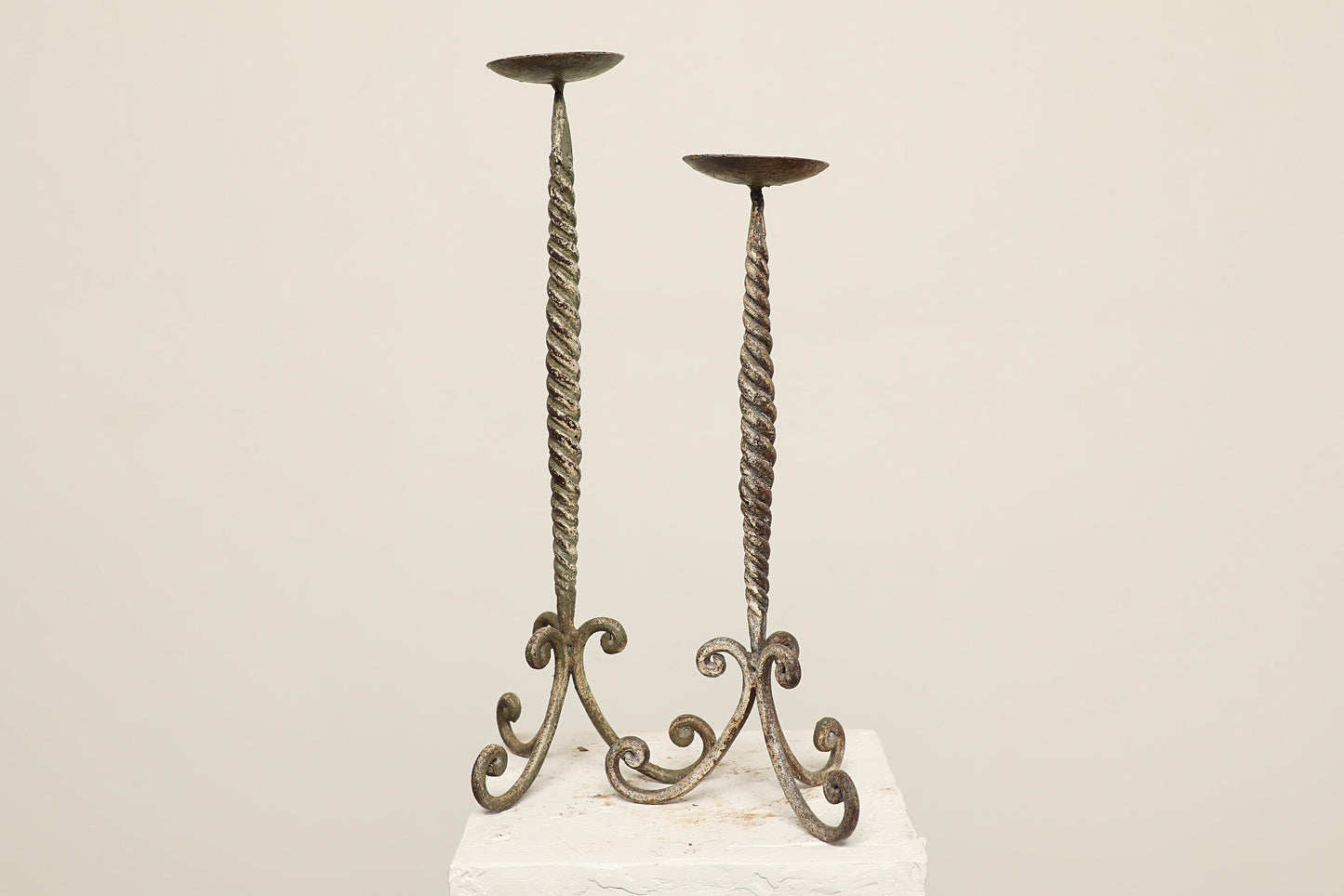 (SCP003) Vintage Iron Candle Stand (8x8x22)