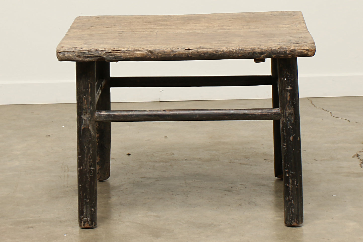 (GAQ100)  Vintage Elm Side Table - Circa 1900 (28x26x20)