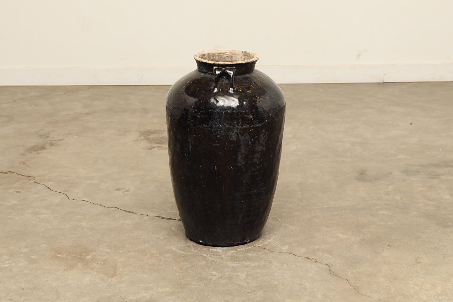 (GAV028) Vintage Black Porcelain Pot - Circa 1940 (16x16x24)
