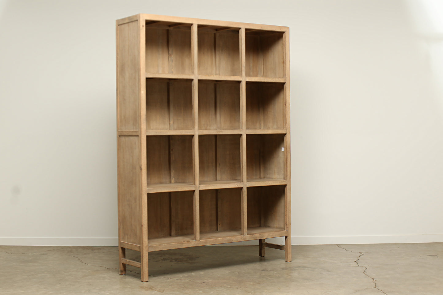 (GAQ083)  Myla Shelf (65x18x89)