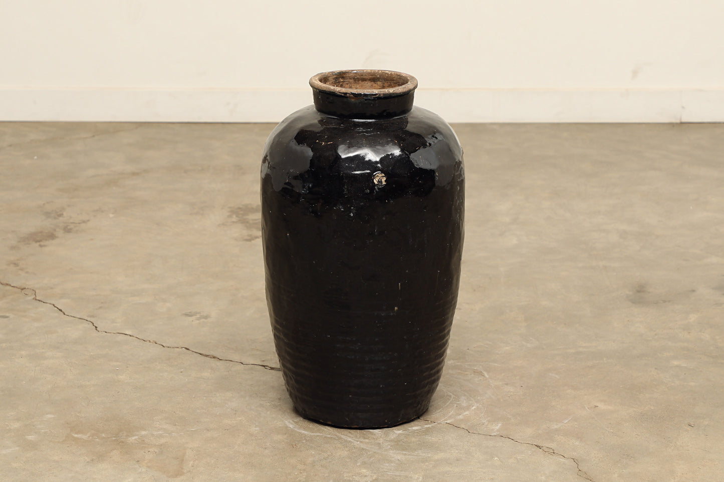 (GAV024) Vintage Black Porcelain Pot - Circa 1940 (13x13x24)