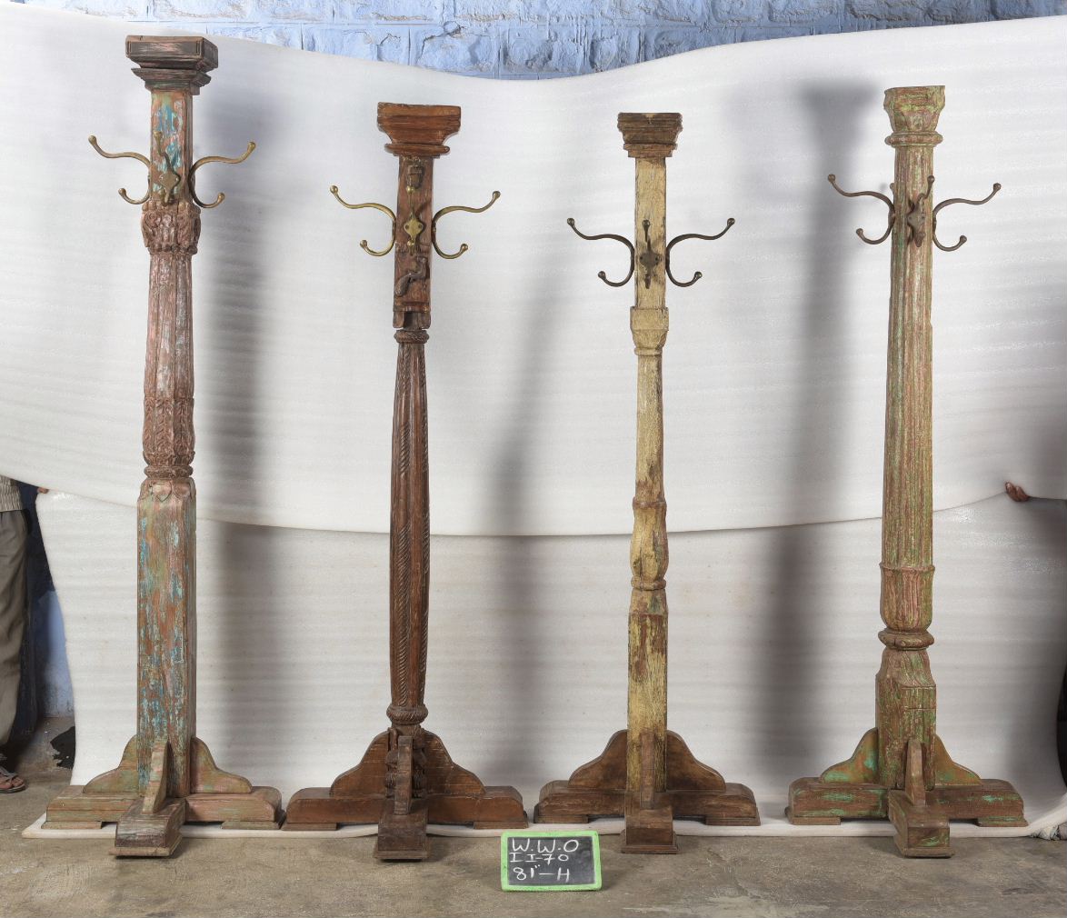 (II070 ) Carved Pillar Coat Hanger (20x20x83)