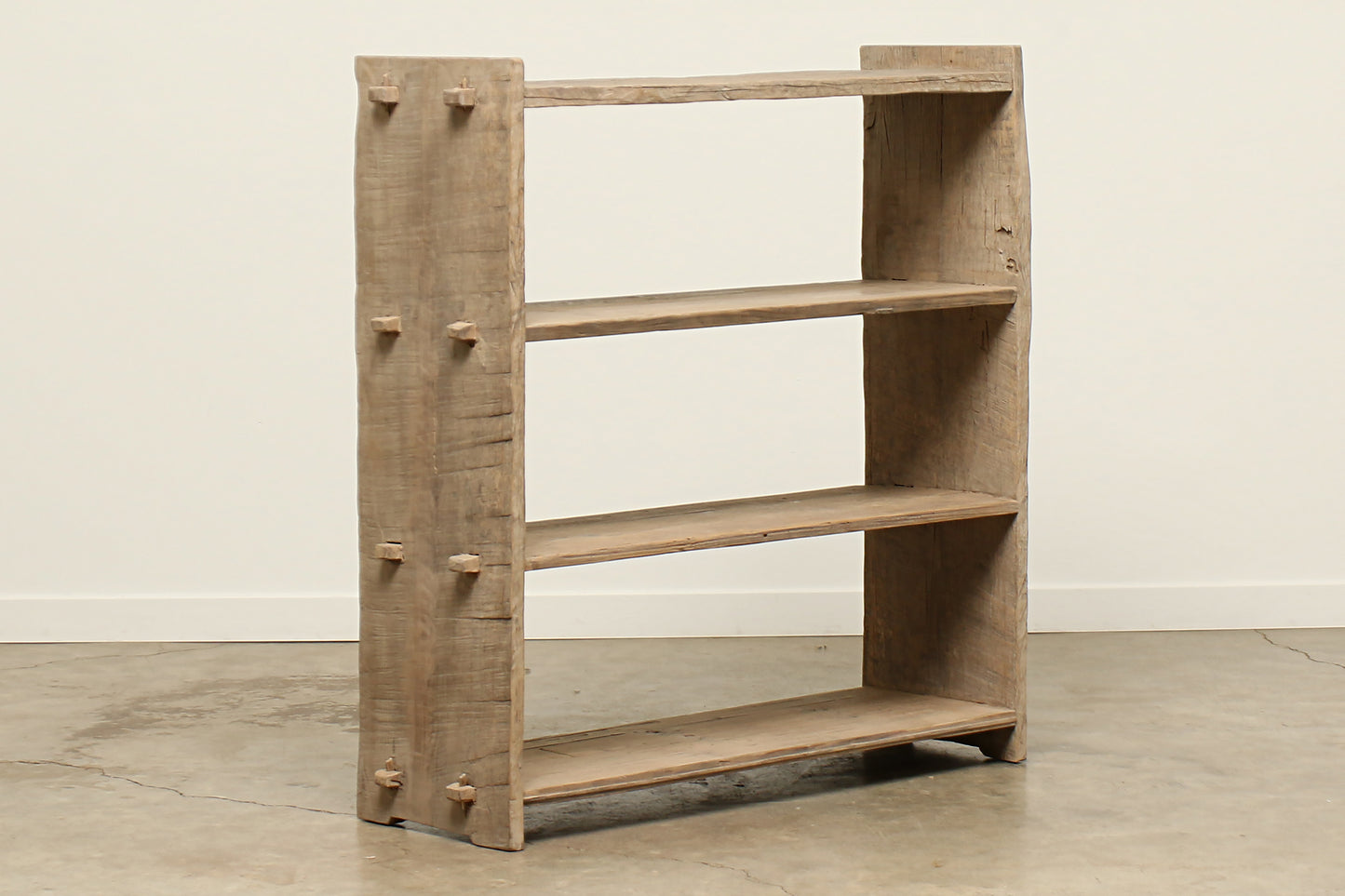 (GAQ080)  Mata Shelf (43x17x46)