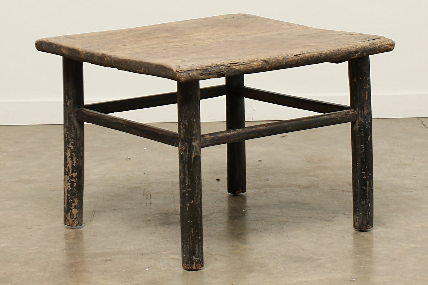 (GAQ100)  Vintage Elm Side Table - Circa 1900 (28x26x20)