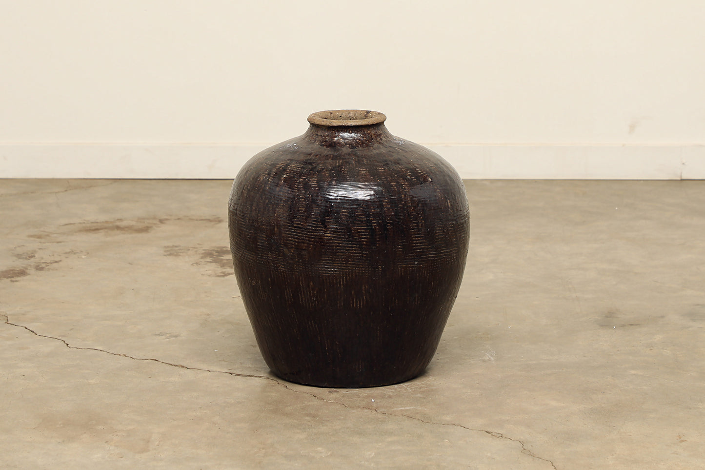 (GAT023) Vintage Jiangsu Pot - Circa 1944 (17x17x20)