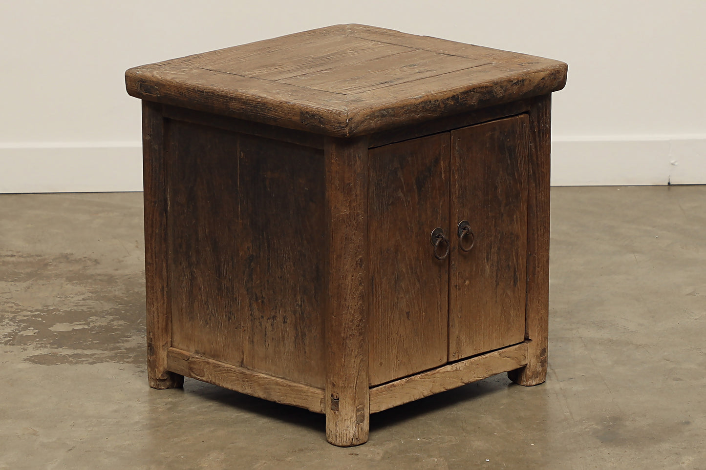 (GAS052) Vintage Elm Side Table - Circa 1900 (19x19x19)