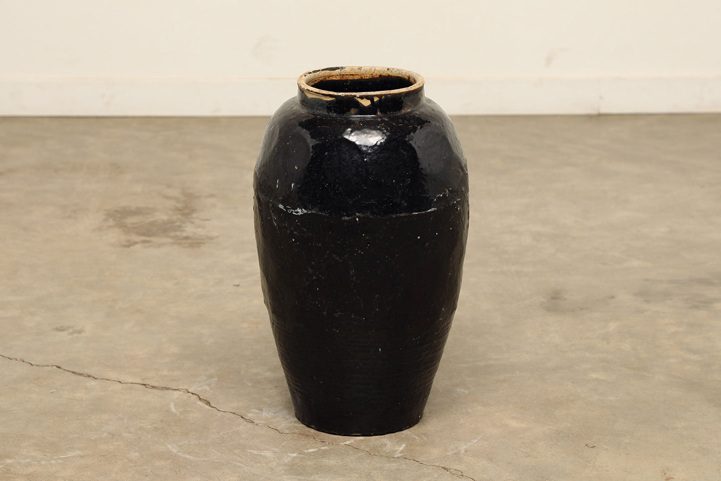(GAV009) Vintage Black Porcelain Pot - Circa 1940 (14x14x22)