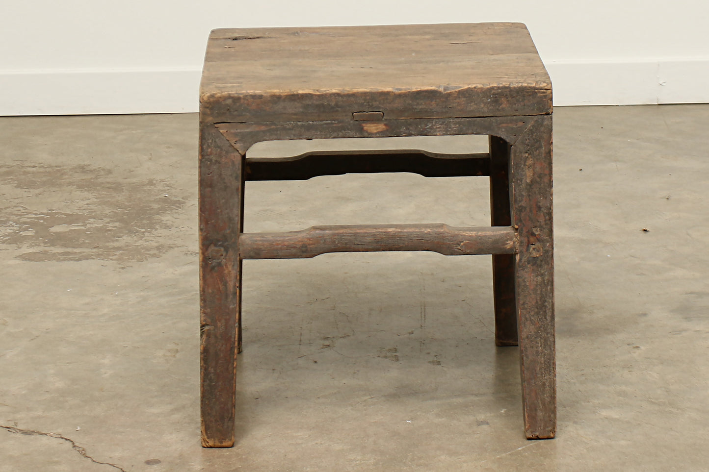 (GAQ090)  Vintage Pine Side Table - Circa 1940 (17x16x18)