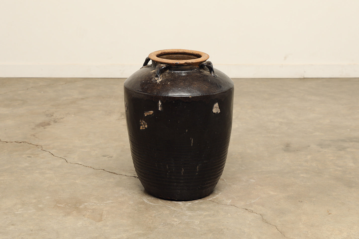 (GAV011) Vintage Black Porcelain Pot - Circa 1940 (19x19x24)
