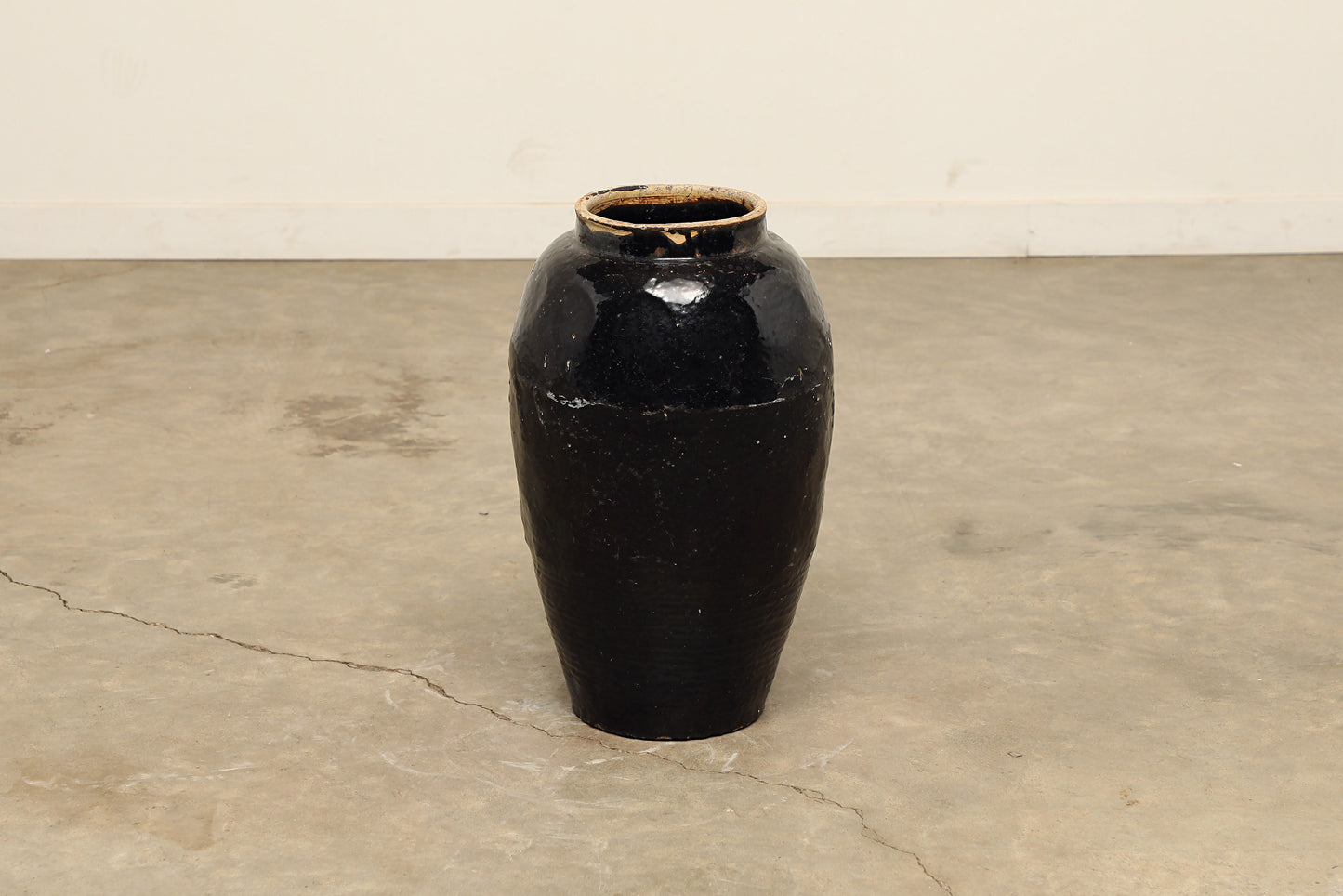 (GAV009) Vintage Black Porcelain Pot - Circa 1940 (14x14x22)