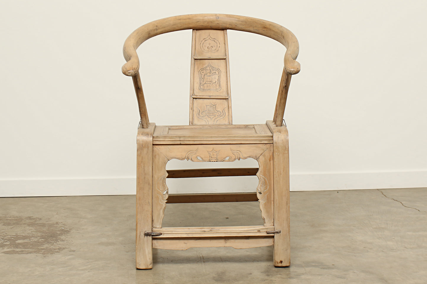 (GAQ055)  Vintage Horseshoe Chair - Circa 1840 (26x20x36)