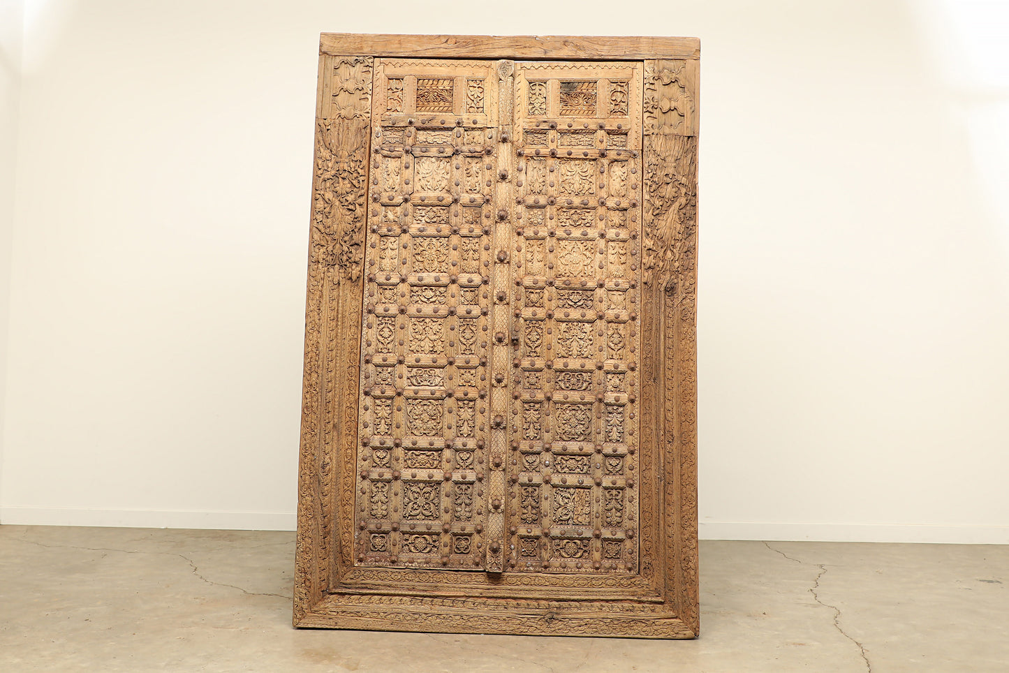 (SCG044) Vintage Carved Door (60x4x89)
