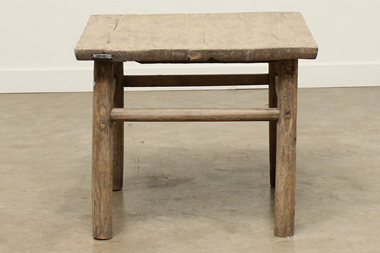 (GAQ101)  Vintage Elm Side Table - Circa 1900 (25x24x19)