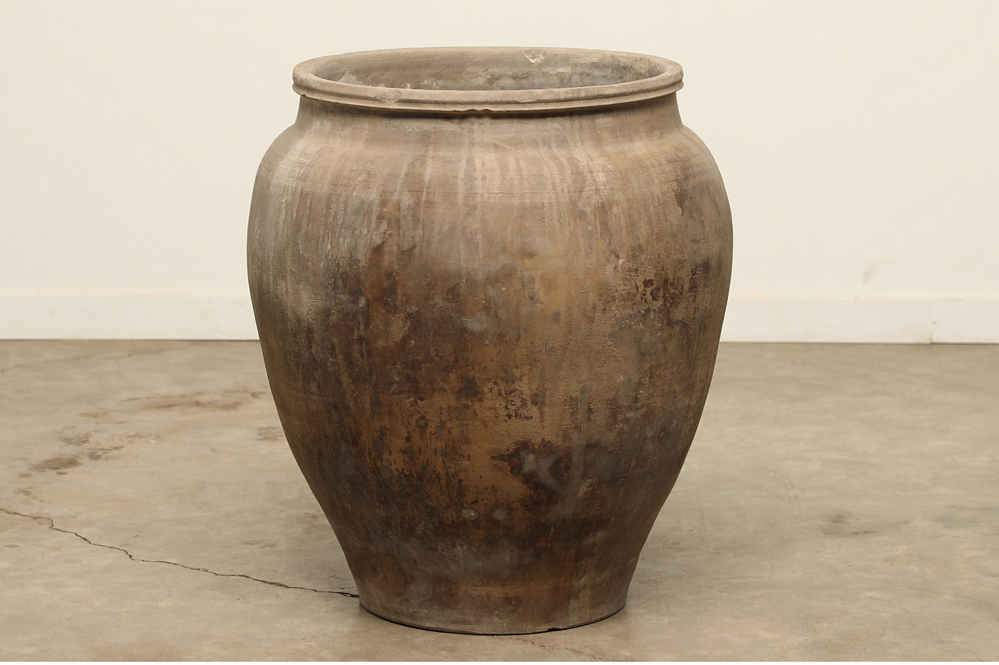 (GAT014) Vintage Shanxi Water Pot - Circa 1824 (27x27x32)